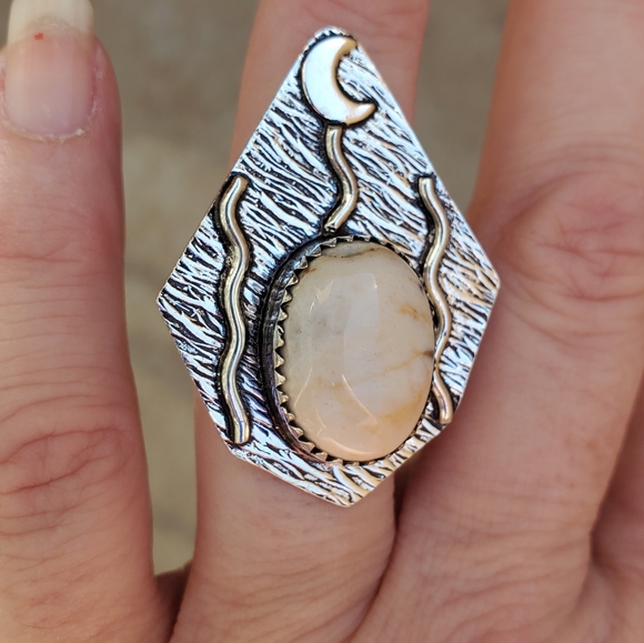 New Witchy Mookaite Horned Crescent Moon 925 Silver Ring. - Picture 6 of 9